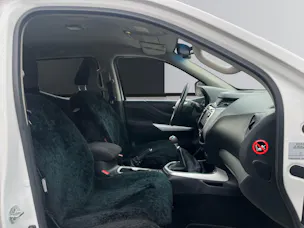 Nissan Navara 2.3 dCi Double Cab N-Connecta MT