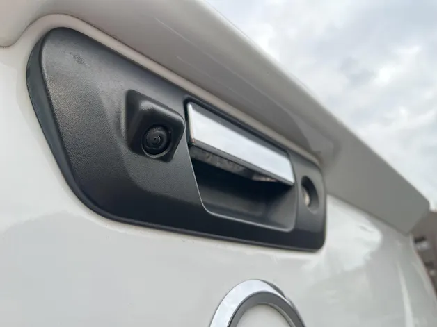 Nissan Navara 2.3 dCi Double Cab N-Connecta MT