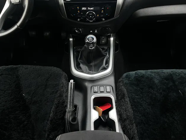 Nissan Navara 2.3 dCi Double Cab N-Connecta MT