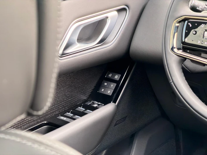 Fahrzeugbild LAND ROVER RANGE ROVER VELAR