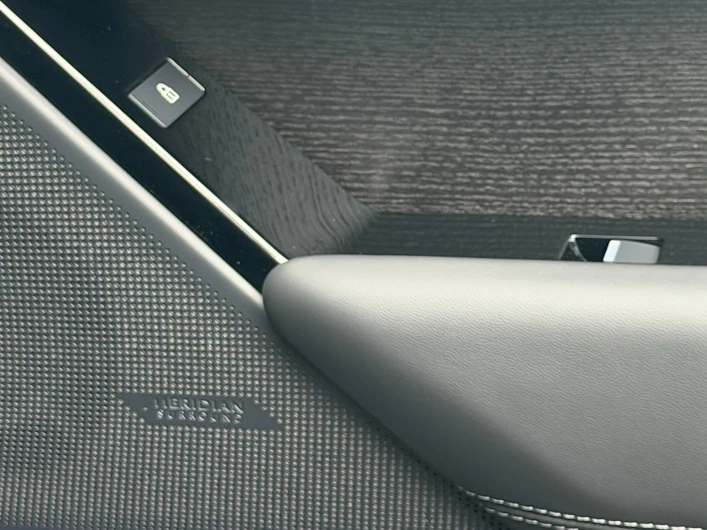 Fahrzeugbild LAND ROVER RANGE ROVER VELAR