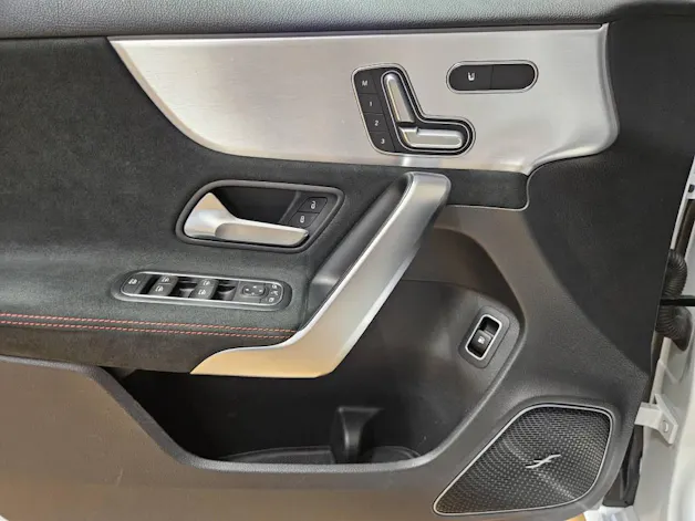 Mercedes-Benz A 250 e AMG Line
