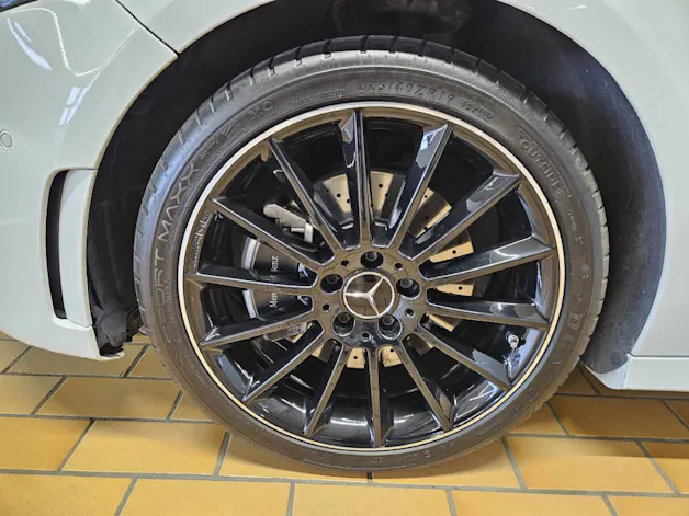 Mercedes-Benz A 250 e AMG Line