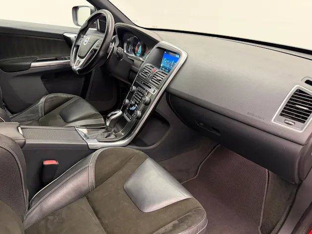 Volvo XC60 2.4 D4 Momentum R-Design AWD