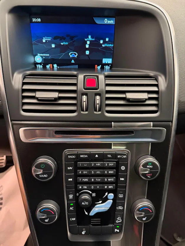 Volvo XC60 2.4 D4 Momentum R-Design AWD