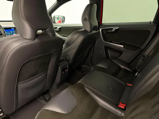Volvo XC60 2.4 D4 Momentum R-Design AWD