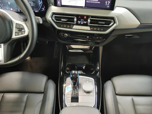 BMW iX3 E-Motor MFK 16.07.2026/ Attraktiven Leasingzinssatz ab 1,9 % bei Abschluss einer BMW Fahrzeugversicherung
