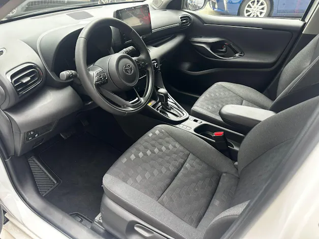 Toyota Yaris 1.5 VVT-i HSD Trend
