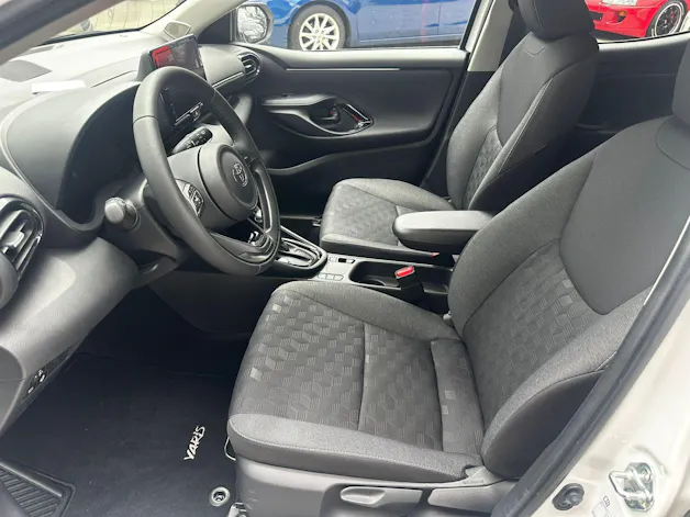 Toyota Yaris 1.5 VVT-i HSD Trend
