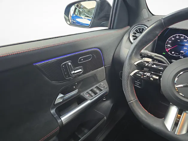 Mercedes-Benz GLA 250 4MATIC AMG Line