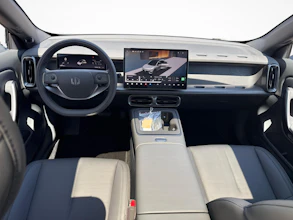 https://vehicle.imgix.net/4388192/ebd13a72-8d6e-4322-98f3-f0c035560b4f.jpg