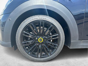 https://vehicle.imgix.net/4388247/d7525195-6a07-462b-af60-a10de2b15876.jpg
