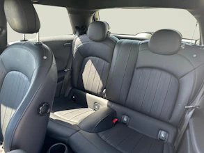 https://vehicle.imgix.net/4388247/e1eab4af-8c55-413a-8442-c15dd0f520b9.jpg