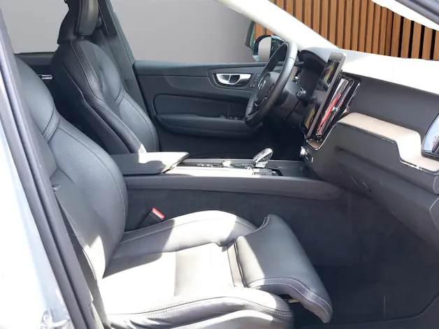 VOLVO XC60 2.0 T6 TE Plus Dark eAWD