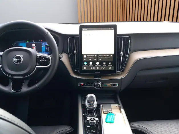 VOLVO XC60 2.0 T6 TE Plus Dark eAWD