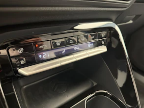https://vehicle.imgix.net/4388521/4b982156-3f3f-4dd9-b603-144bc1fe4979.jpg