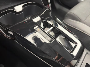https://vehicle.imgix.net/4388521/d72a4a76-a588-4470-930e-fda1b4605ae2.jpg