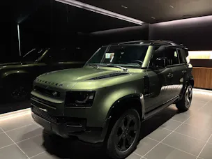Land Rover Defender 110 3.0 D I6 250 X-Dynamic SE
