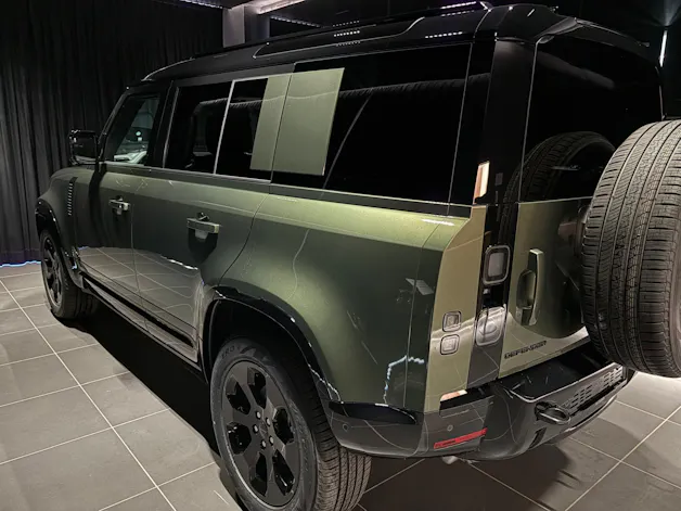 Land Rover Defender 110 3.0 D I6 250 X-Dynamic SE