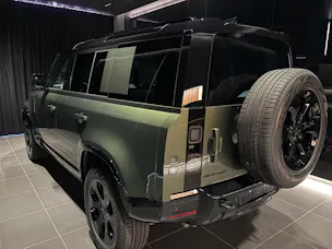 Land Rover Defender 110 3.0 D I6 250 X-Dynamic SE