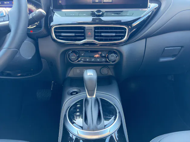 Nissan Juke 1.6 Hybrid Tekna AT