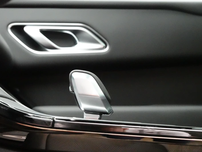 image du véhicule LAND ROVER RANGE ROVER VELAR