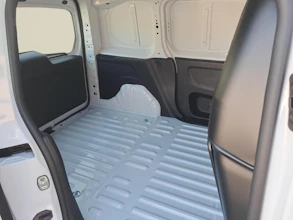 https://vehicle.imgix.net/4388948/d43d5dfe-c418-44cf-bb44-0ae4c6810986.jpg