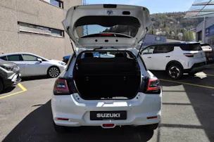 Suzuki Swift 1.2 Sakura Top Hybrid