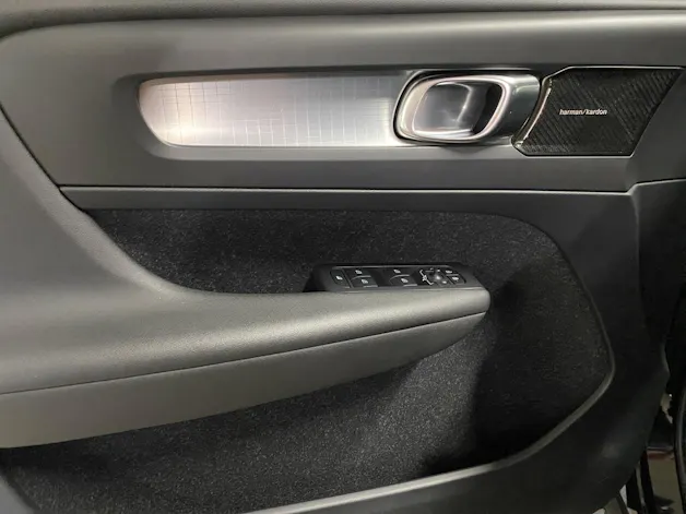 VOLVO XC40 2.0 D4 Momentum AWD
