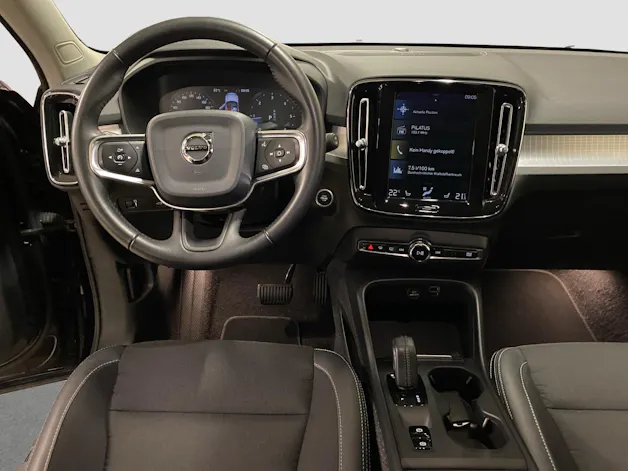 VOLVO XC40 2.0 D4 Momentum AWD