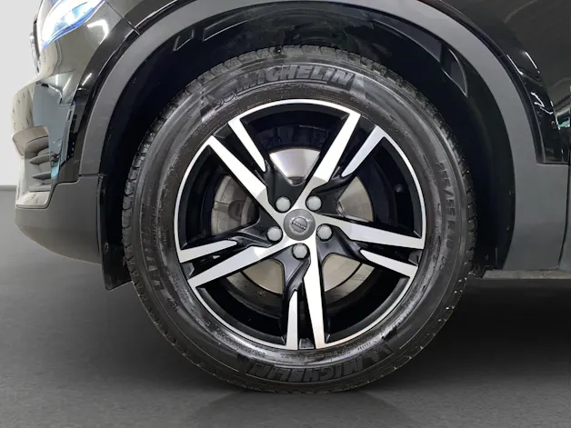 VOLVO XC40 2.0 D4 Momentum AWD