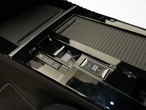 https://vehicle.imgix.net/4389527/2ecaa911-54a5-4eec-bc2a-a6d759925110.jpg