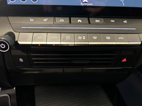 https://vehicle.imgix.net/4389527/ca6a64c7-a665-4a78-9e30-16a79496f304.jpg