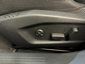https://vehicle.imgix.net/4389527/e69fa685-37fc-4e68-8dd9-2ee875986318.jpg