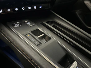 https://vehicle.imgix.net/4389547/16be6012-4b28-402c-b385-9e19fc34c7a9.jpg