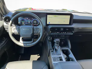 Toyota Land Cruiser 2.8 D 48V Style