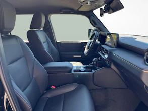 https://vehicle.imgix.net/4389591/f96229d2-af72-4943-9d7b-f61dff9dfdd2.jpg