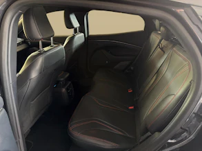https://vehicle.imgix.net/4389626/574d93a5-8cca-424a-a457-8b78ce2a5d00.jpg
