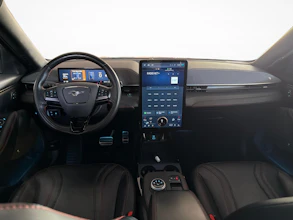 https://vehicle.imgix.net/4389626/c93a9957-fecf-4772-b9fa-a358b3336bde.jpg