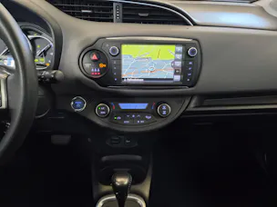 Toyota Yaris 1.5 VVT-i HSD Style Bi-tone