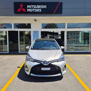 Toyota Yaris 1.5 VVT-i HSD Style Bi-tone