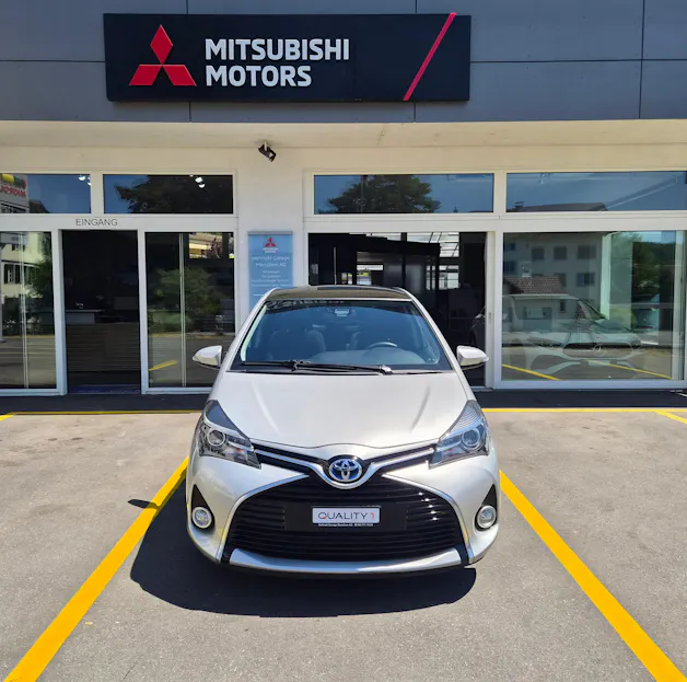 Toyota Yaris 1.5 VVT-i HSD Style Bi-tone