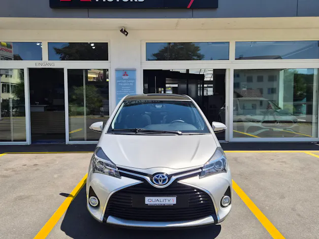Toyota Yaris 1.5 VVT-i HSD Style Bi-tone