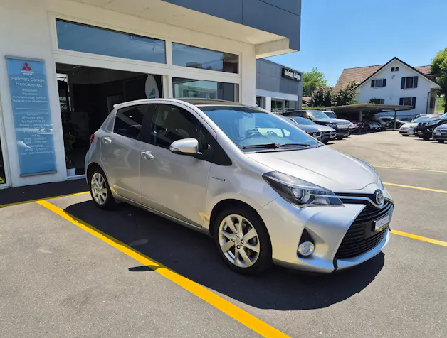 Toyota Yaris 1.5 VVT-i HSD Style Bi-tone