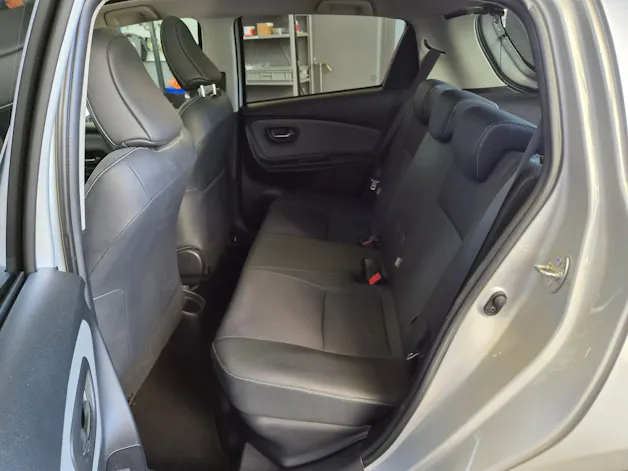 Toyota Yaris 1.5 VVT-i HSD Style Bi-tone