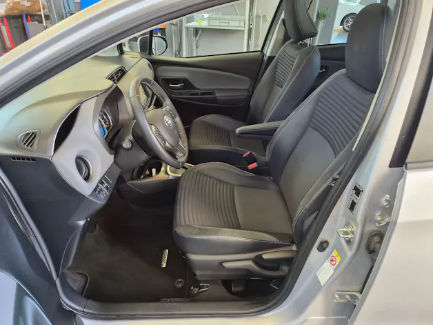Toyota Yaris 1.5 VVT-i HSD Style Bi-tone