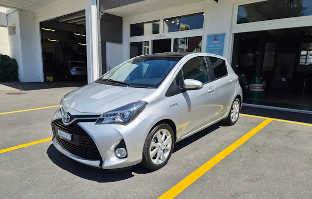 Toyota Yaris 1.5 VVT-i HSD Style Bi-tone