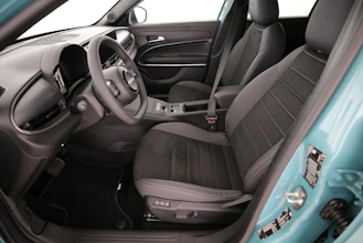 https://vehicle.imgix.net/4389721/54a27f8c-e73a-4987-96ad-2585be3ce72d.jpg