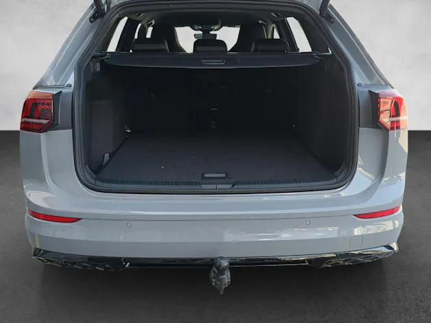 VW Golf VIII Variant 1.5 eTSI R-Line DSG*8-Fach Räder*AHK*