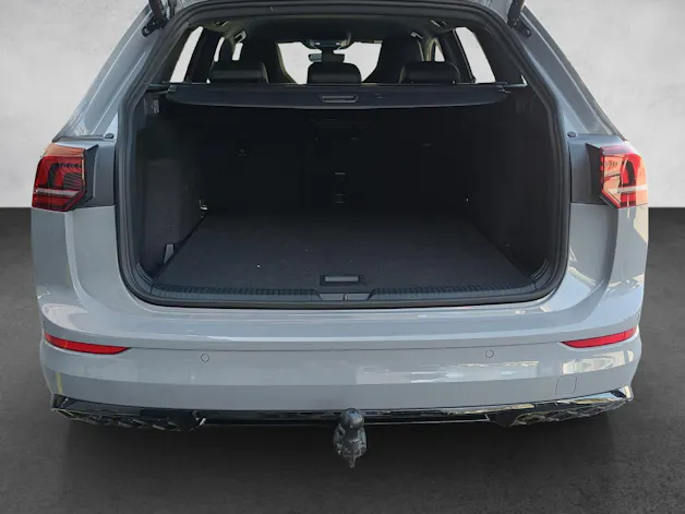 VW Golf VIII Variant 1.5 eTSI R-Line DSG*8-Fach Räder*AHK*